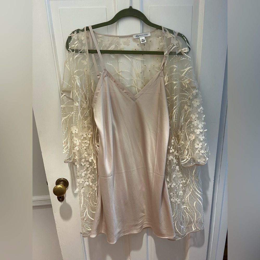 Rya Collection Beautiful Robe and Slip - Picture 3 of 4
